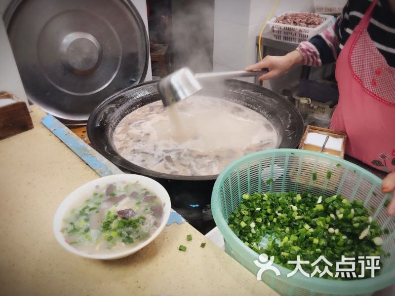 本地特色美食,如何选择?让我们通过几个实际案例来分析。